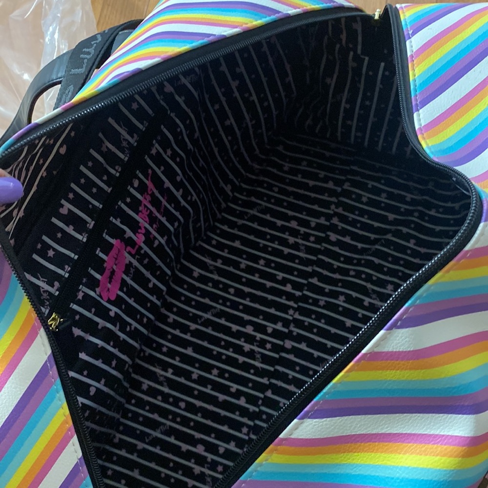 NEW Betsy Johnson LOVE LB Cruis Travel Tote - Picture 6 of 8
